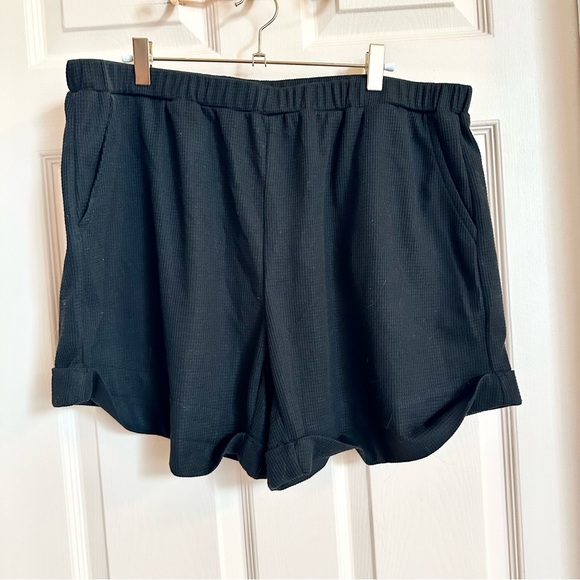 Ekouaer Pants - NWOT black casual waffle shorts